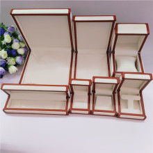 義烏明輝工藝包裝廠 專業(yè)珠寶盒、首飾盒、禮品及橡膠制品生產(chǎn)商